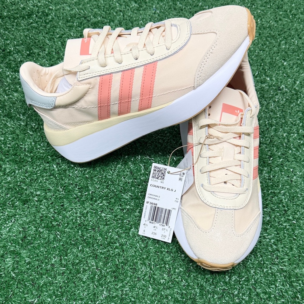 adidas  Country XLG J Women's Sneakers Size 5 New in Box